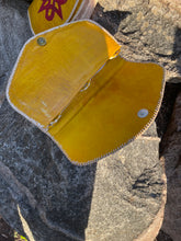 Load image into Gallery viewer, QUEEN EBY LEATHER ENVELOPE BAG