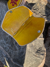 Load image into Gallery viewer, QUEEN EBY LEATHER ENVELOPE BAG