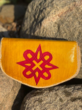 Load image into Gallery viewer, QUEEN EBY LEATHER ENVELOPE BAG