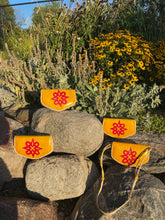 Load image into Gallery viewer, QUEEN EBY LEATHER ENVELOPE BAG