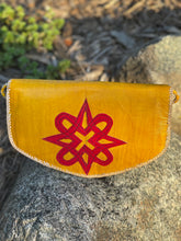 Load image into Gallery viewer, QUEEN EBY LEATHER ENVELOPE BAG