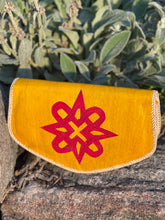 Load image into Gallery viewer, QUEEN EBY LEATHER ENVELOPE BAG