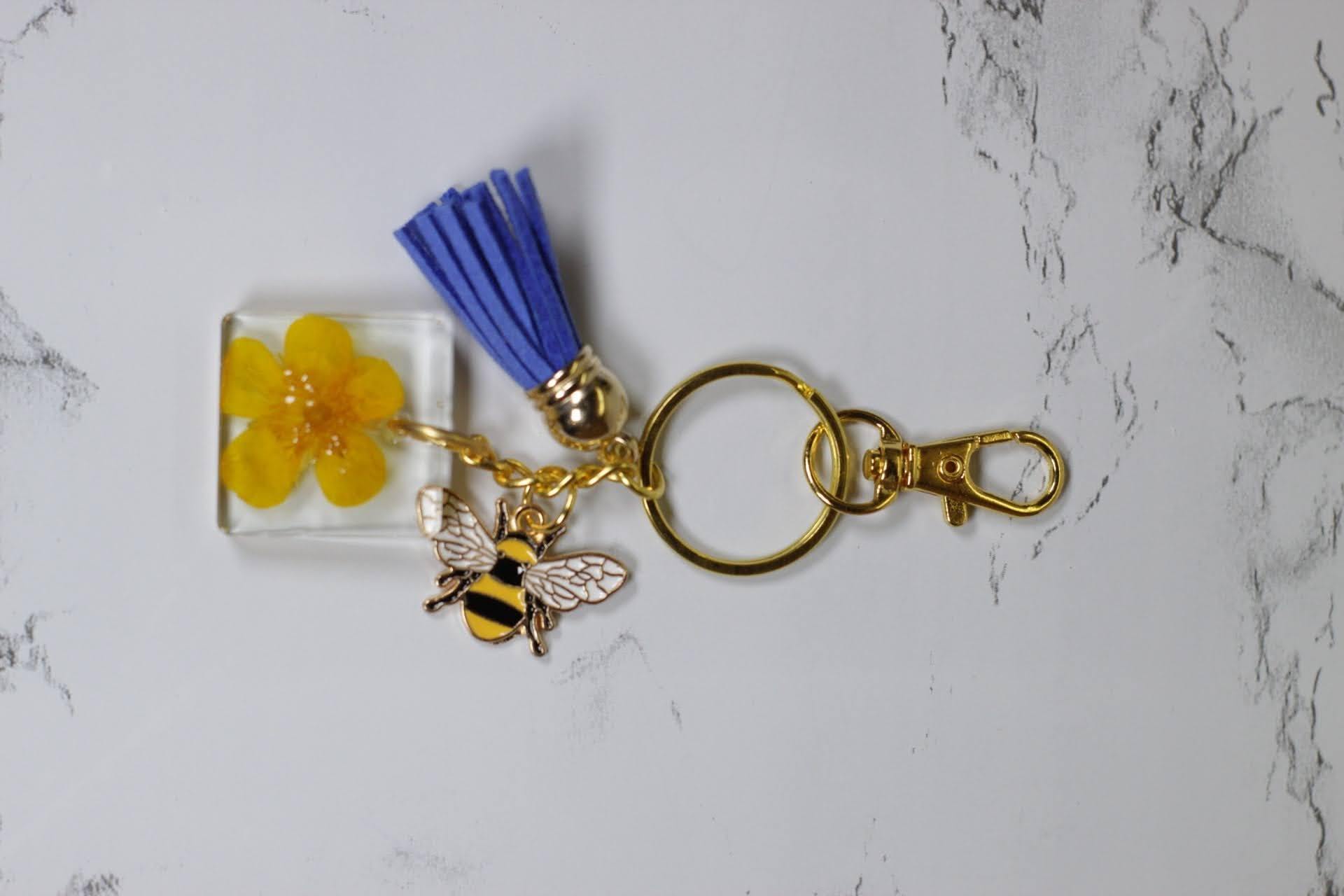 White Flower with a Bee Bag Charm / Keychain – shopkiasha
