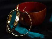 Load image into Gallery viewer, Gold hoop earrings
