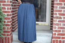 Load image into Gallery viewer, Maxi Pleated skirt in Midnight Blue - Bili&#39;s Bougie Boutique
