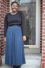 Load image into Gallery viewer, Maxi Pleated skirt in Midnight Blue - Bili&#39;s Bougie Boutique
