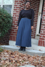 Load image into Gallery viewer, Maxi Pleated skirt in Midnight Blue - Bili&#39;s Bougie Boutique
